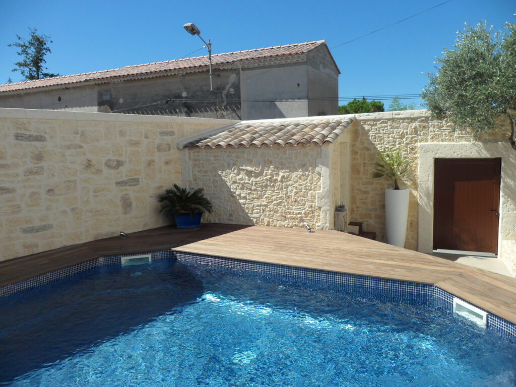 Enduit à la chaux aspect pierre naturelle art luxe